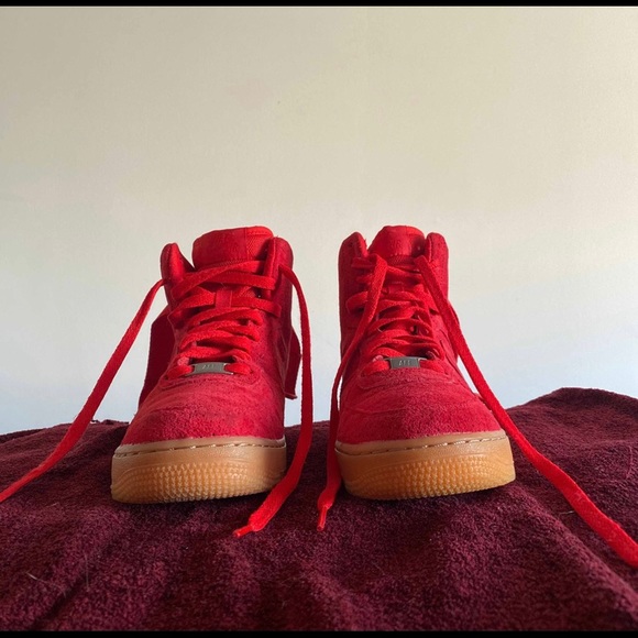 Women’s Air Force One (University Red Suede & Gum Sole High Top) - Picture 2 of 8